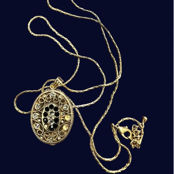 Vintage Vanity Fair Quartz Pendant Watch - Picture 3 of 6